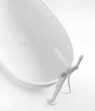 Load image into Gallery viewer, Gravida Bathtub